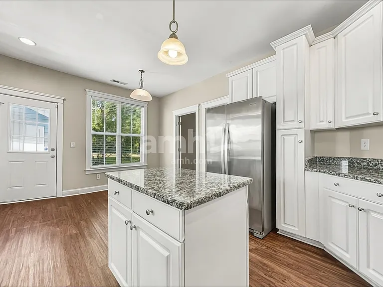 1304 Carol Oaks Dr — Photo 3