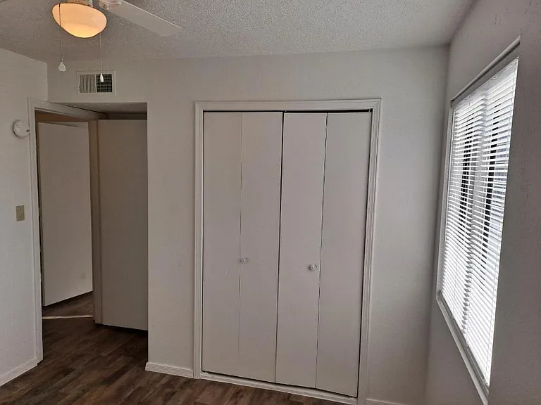 Totally Updated 2 Bedroom Apt. off Cul-de-sac in Rio Rancho — Photo 12
