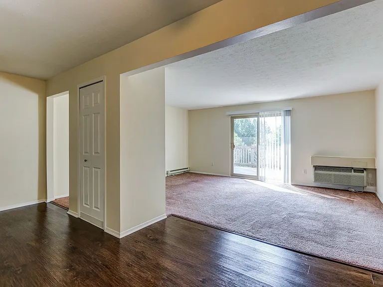 Royalwood Apartments — Photo 10