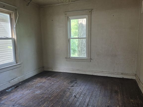 5th image of 544 Van Buren St