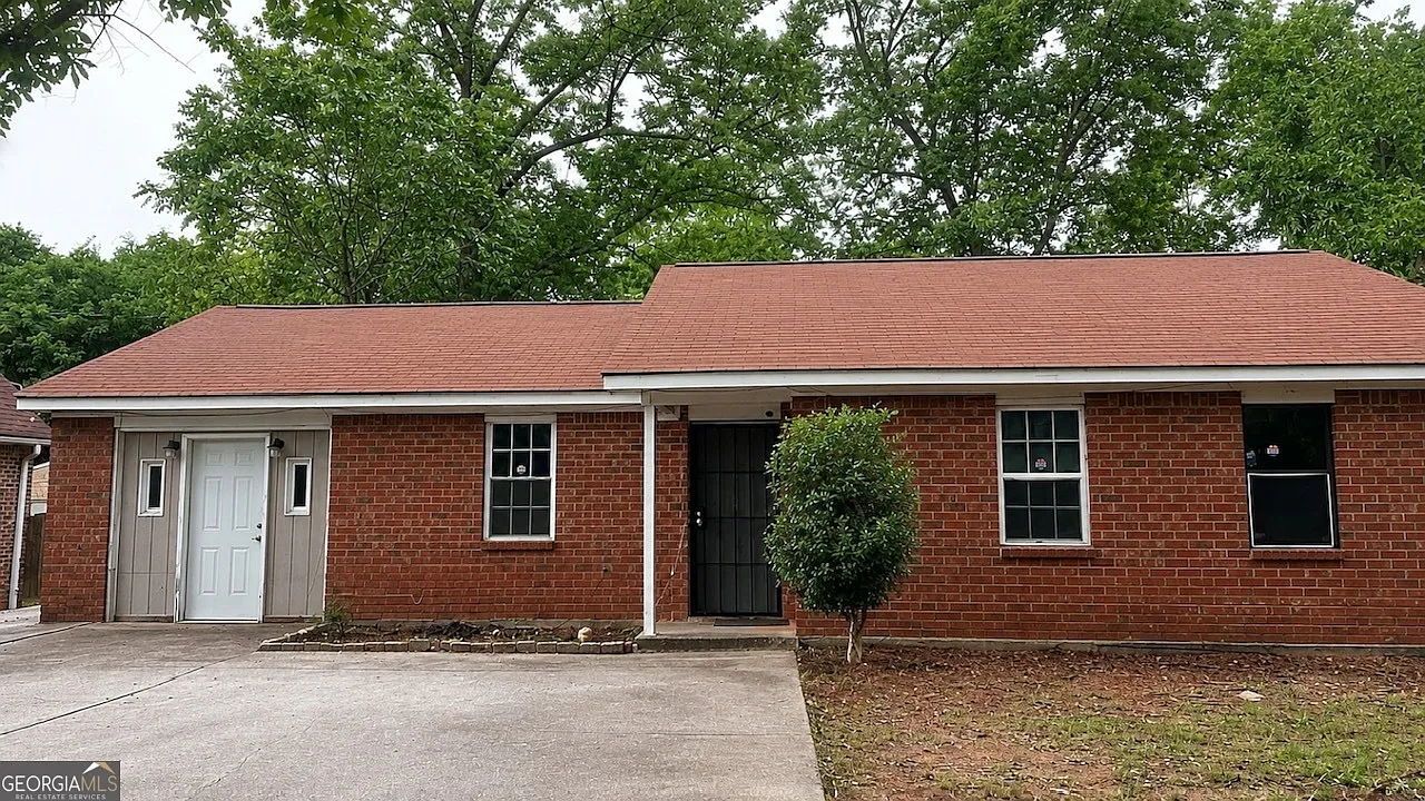 4 bed, 2.0 bath, 1119 sqft, $2,000 — Photo 1