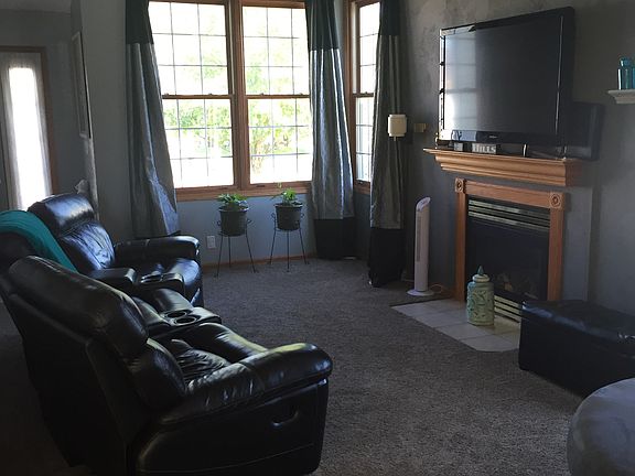 4th image of 621 Melville Ave