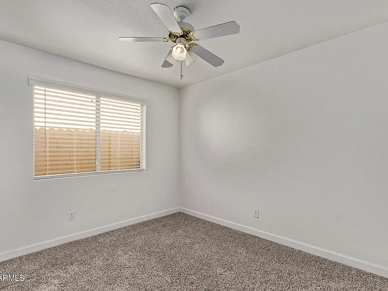 1077 W Laurel Ave — Photo 20