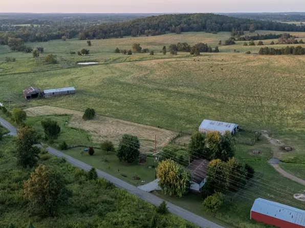 1974 Old Fredericktown Rd, Farmington, MO 63640