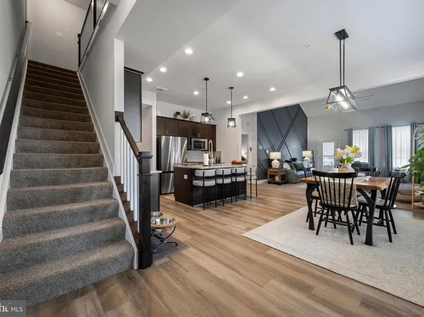2843 Town View Cir, New Windsor, MD 21776