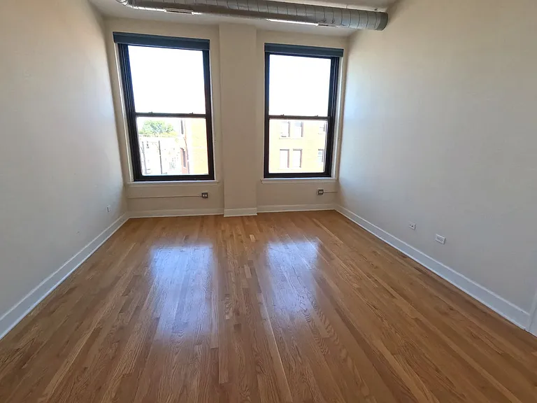 2764 N Milwaukee Ave — Photo 17