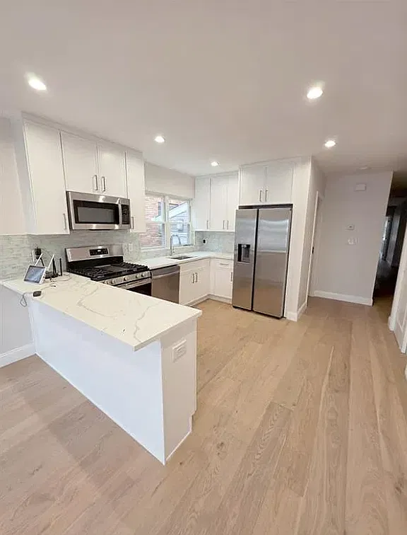 2 bed, 800 sqft, $3,058 — Photo 1