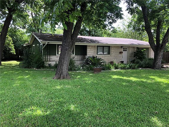 2nd image of 2507 Twin Oaks Dr
