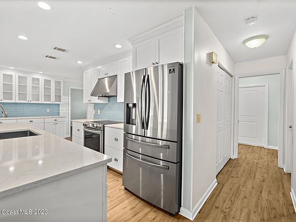4th image of 529 Dorado Way