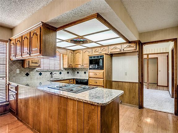3rd image of 2624 SW 105th St