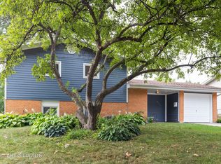 655 Alcoa Ln, Hoffman Estates, IL 60169