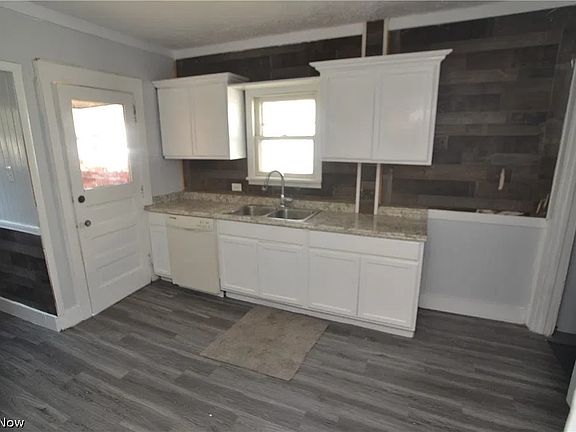 3rd image of 3426 W 120th St