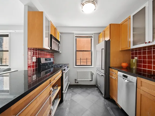 330 Third Avenue image 4 of 14