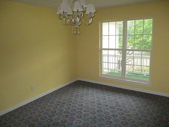 4th image of 202 S Balthazar Dr