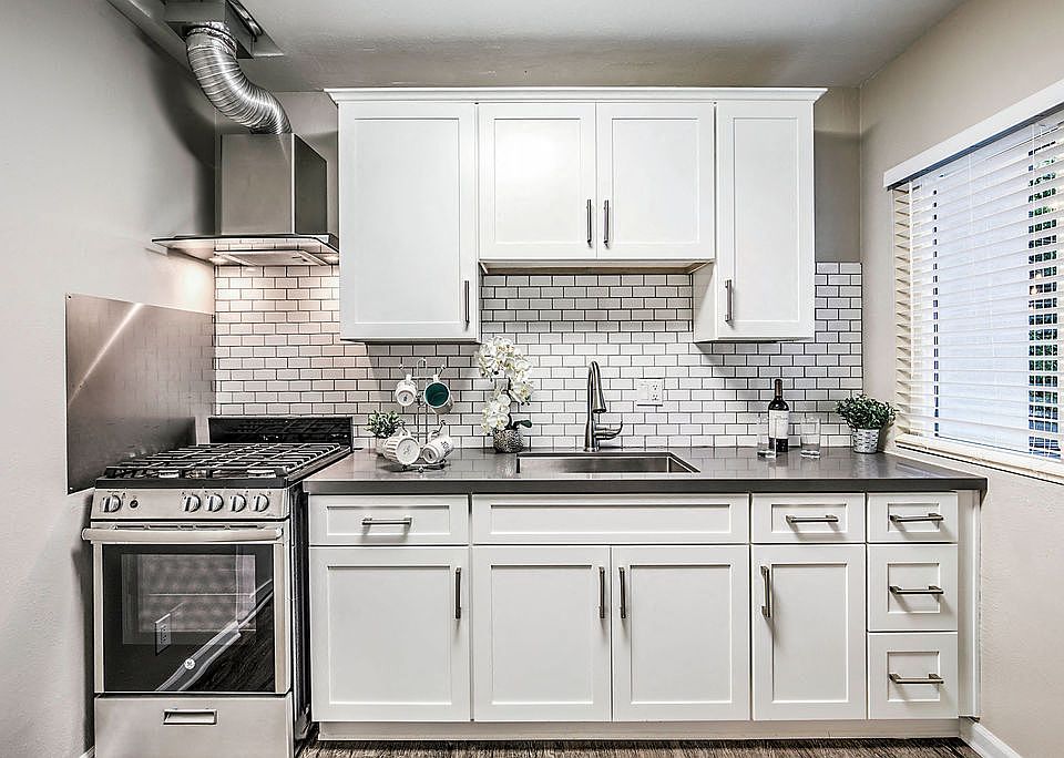 The Island Apartments kitchen with appliances