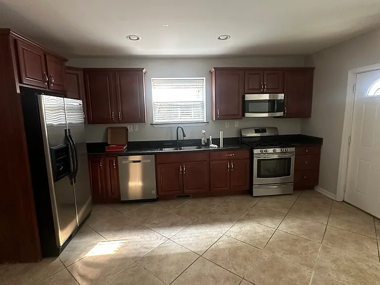 2449 W Taylor St #2 — Photo 8