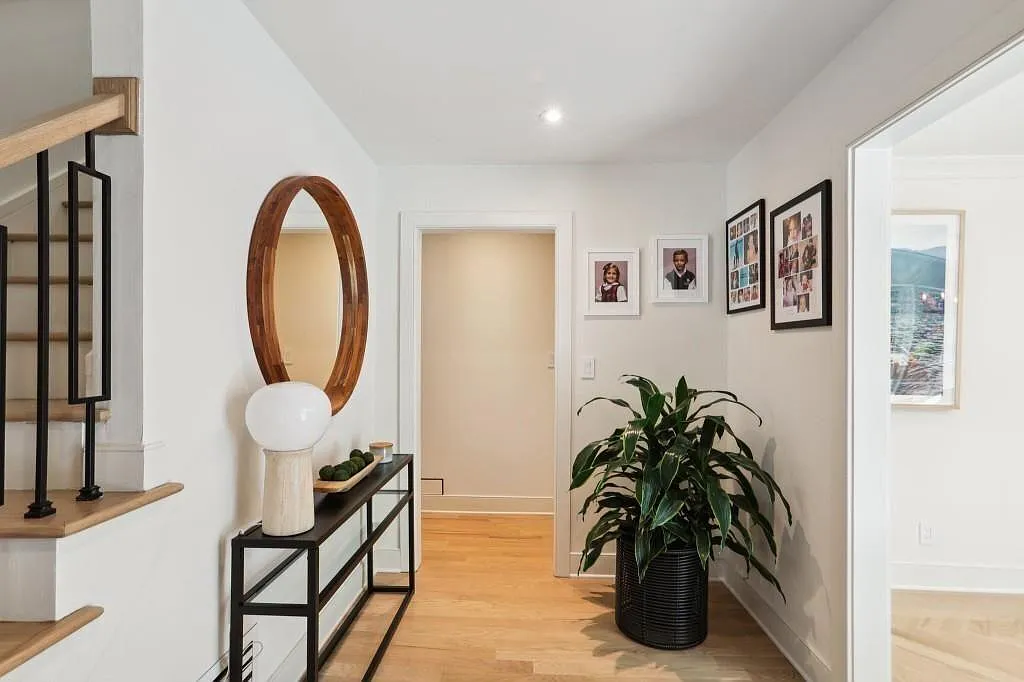 5 bed, 5.0 bath, 5000 sqft, $20,000 — Photo 2