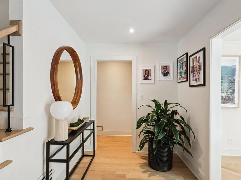 1007 Somerset Dr NW — Photo 2