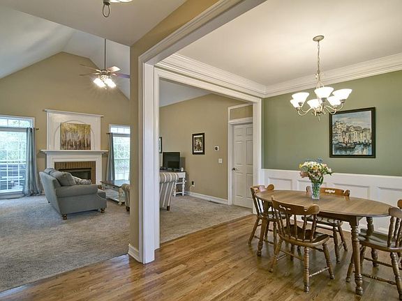 4th image of 21 Berkshire Dr