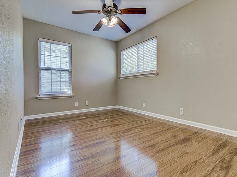 1410 Kamar Dr — Photo 8