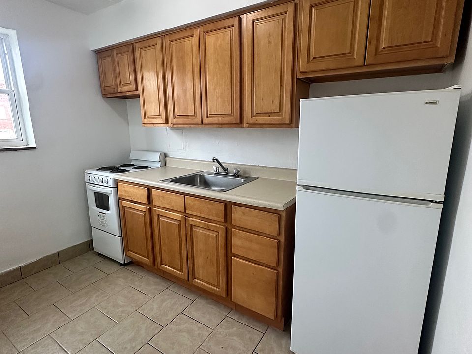 2nd image of 1680 Skyline Dr #14