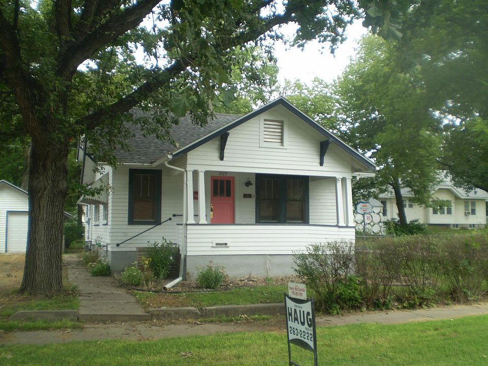 1st image of 207 NE 10th St