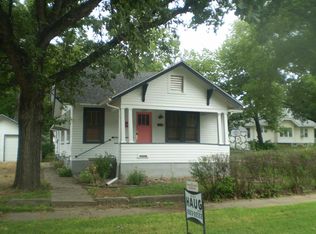 207 NE 10th St, Abilene, KS 67410