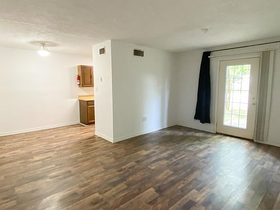 4th image of 1700 Fox Run Dr APT 1