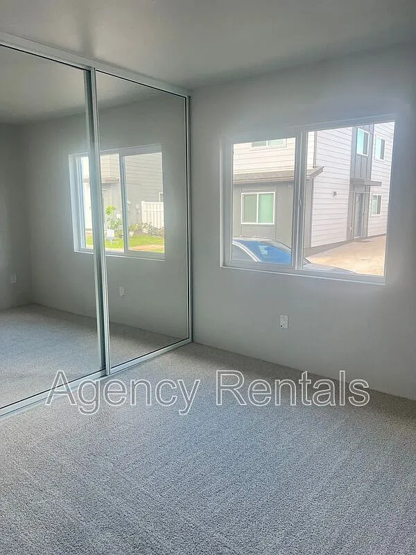 3 bed, 2.0 bath, 997 sqft, $3,500 — Photo 3