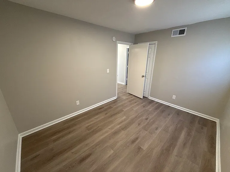 1401 Coffee Ct — Photo 13