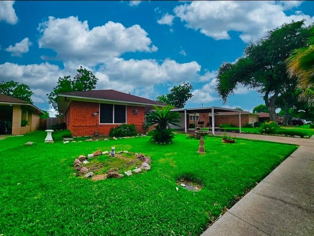 3 bed, 2.0 bath, 1525 sqft, $1,850 — Photo 1