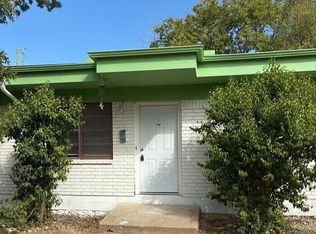 606 W 4th St, Taylor, TX 76574
