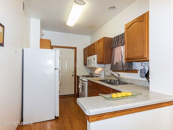 3rd image of 10605 S Prairie Ave
