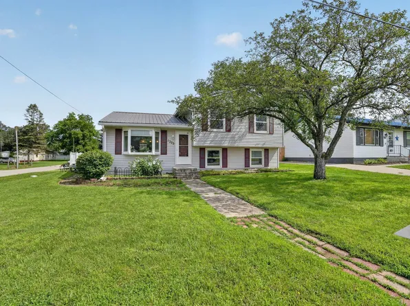 1303 Shultz St, Waterloo, IA 50707