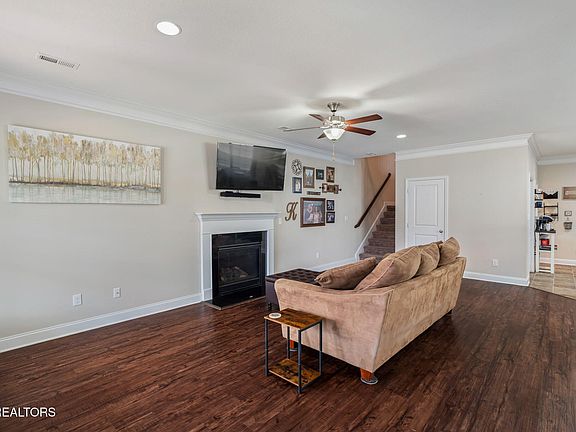 5th image of 101 Hardinberry St