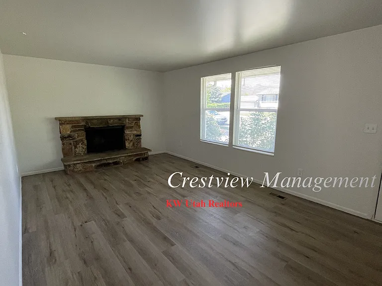 3621 S Chatterleigh Rd — Photo 2