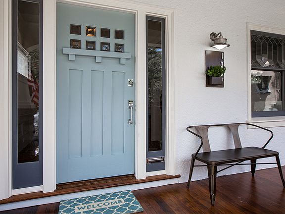 Visit www.1307ElCentro.com