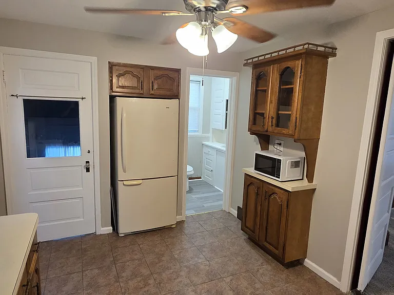 1225 W Osborne St — Photo 17