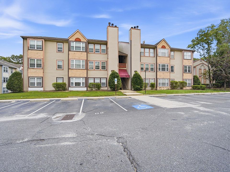 1st image of 50 Trotters Ln #910