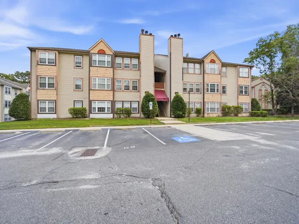 50 Trotters Ln #910, Galloway, NJ 08205