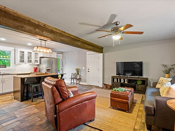 5th image of 15 Rochdale Dr