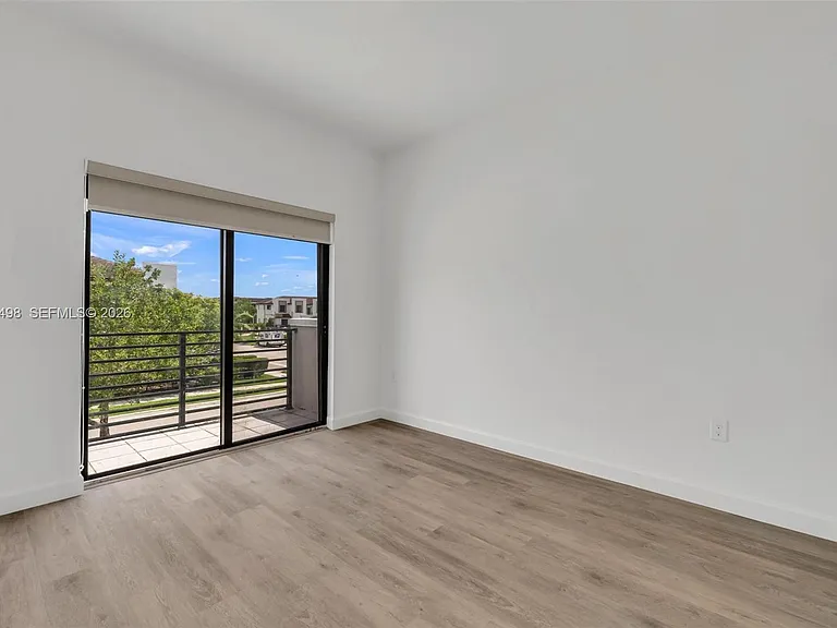 582 NE 207th St #582 — Photo 32