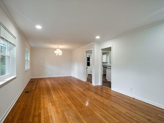 3rd image of 1112 Clermont Dr
