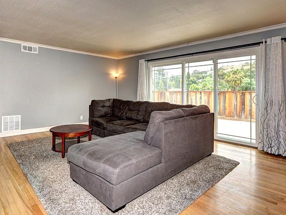 5th image of 1014 Hobie Ln