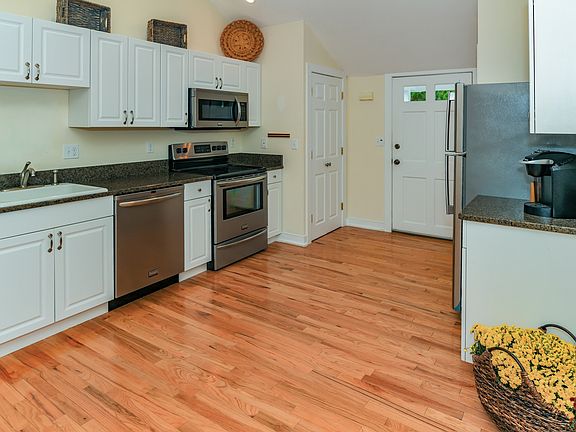 3rd image of 5 Halsey Ave