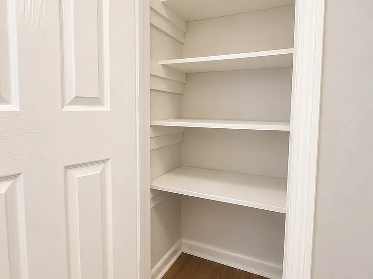 420 Fairfax Dr #B — Photo 6