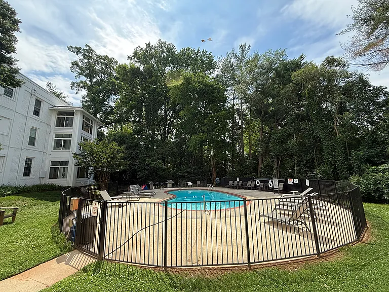 2501 Roswell Ave #102 — Photo 38