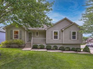 969 NW Birch Ct, Grain Valley, MO 64029
