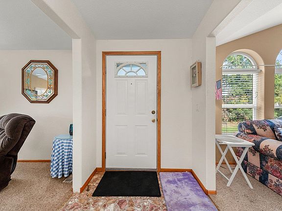 4th image of 1221 Park Ave