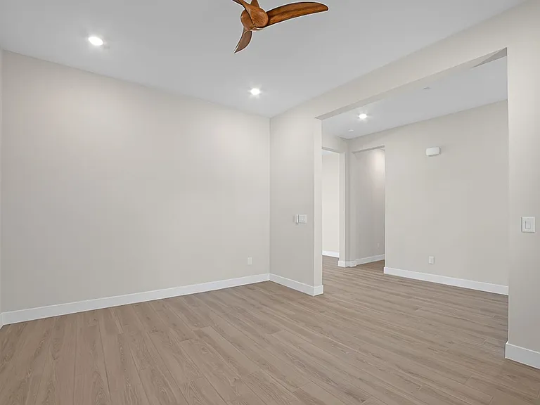 349 Tigullio Ave — Photo 37